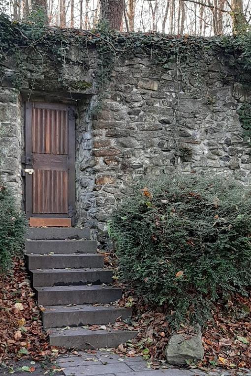 Kloster Heisterbach - Die verschlossene Mönchstür